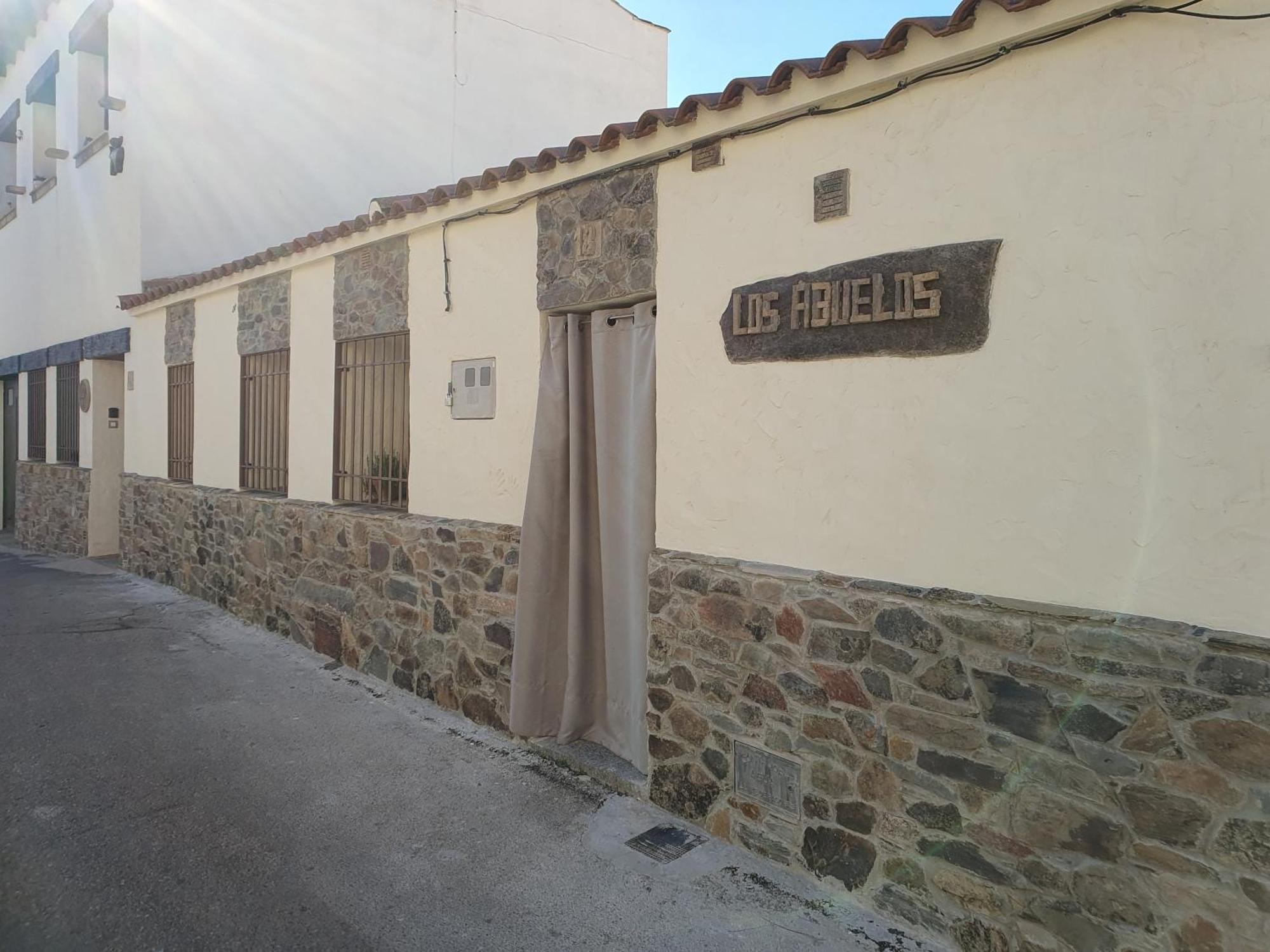 Apartamentos Callampa Torrejón el Rubio Екстериор снимка